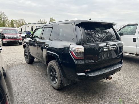 Used 2015 Toyota 4Runner SR5 AWD/4WD image 5