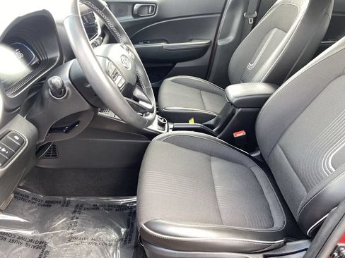 Used 2023 Hyundai Venue Limited FWD image 26