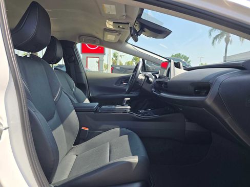 Used 2025 Toyota Prius XLE FWD image 10