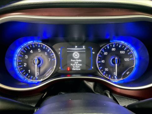 Used 2020 Chrysler Pacifica Touring-L image 25