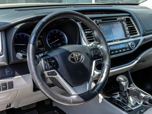 Used 2019 Toyota Highlander Limited AWD/4WD image 22