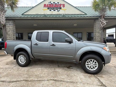 Used 2018 Nissan Frontier SV AWD/4WD image 3