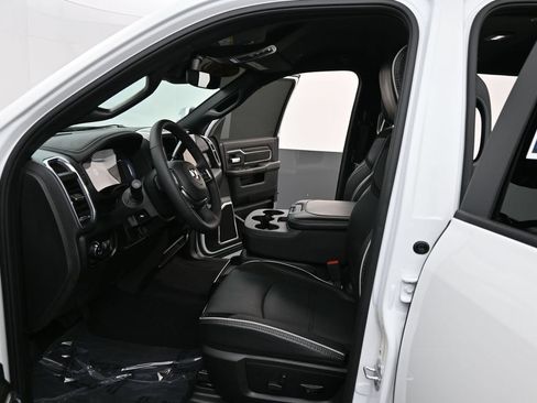 Used 2026 RAM 2500 Laramie AWD/4WD image 12
