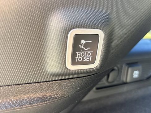 Used 2023 Jeep Grand Cherokee Overland w/ Luxury Tech Group IV image 9