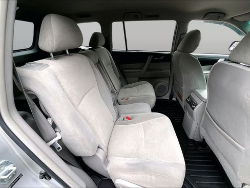 Used 2012 Toyota Highlander 4WD w/ Tech Pkg image 18
