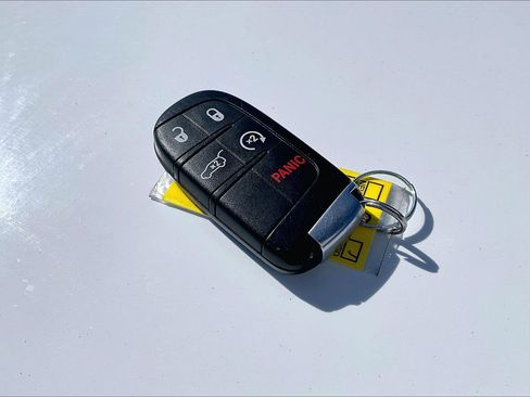 Used 2018 Jeep Grand Cherokee Limited image 37