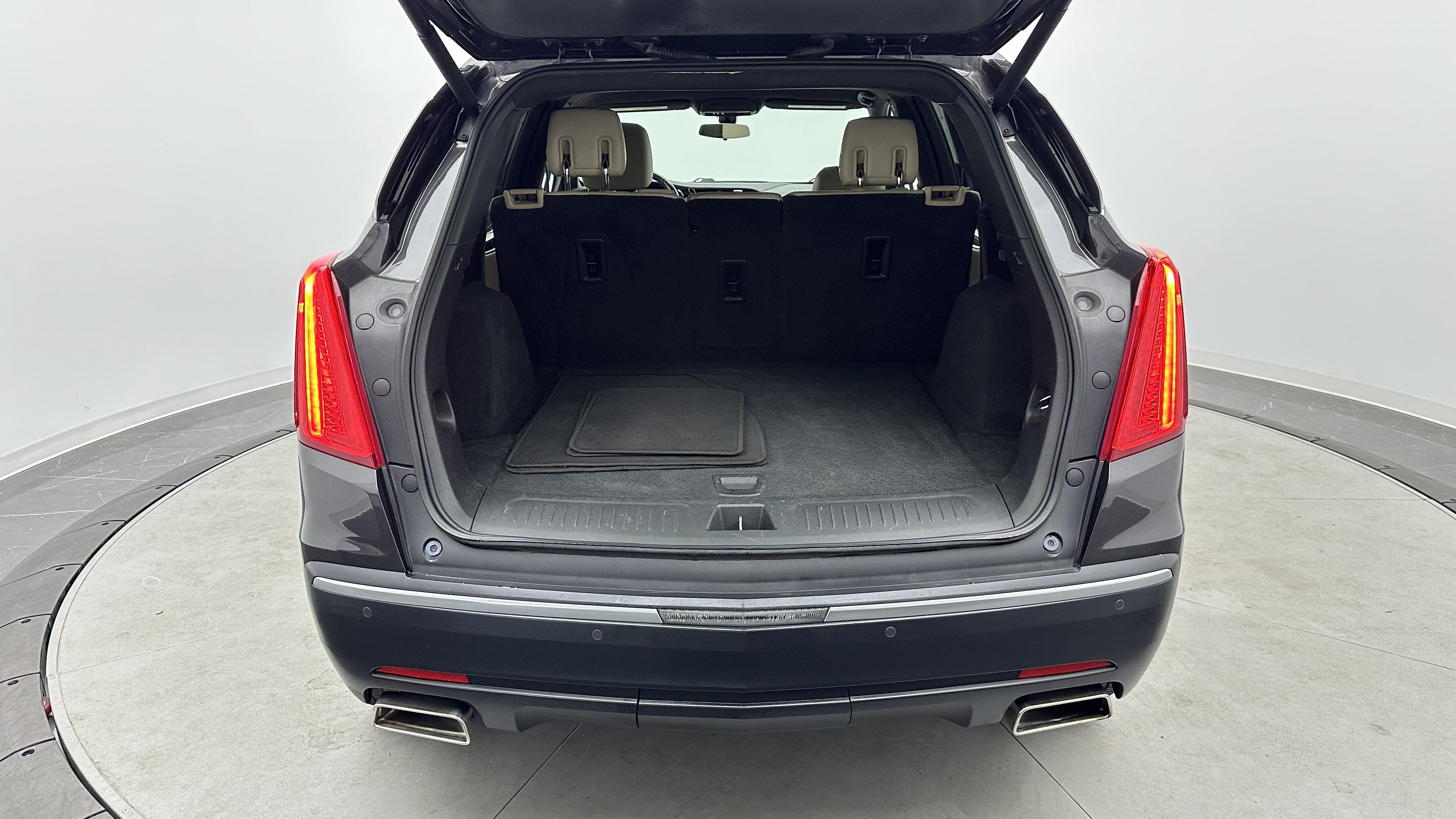 Used 2018 Cadillac XT5 FWD w/ LPO, Wheel Lock Package image 27