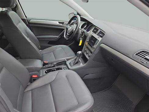 Used 2015 Volkswagen Golf S image 10