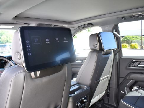 New 2026 GMC Yukon Elevation w/ Elevation Premium Package AWD/4WD image 29