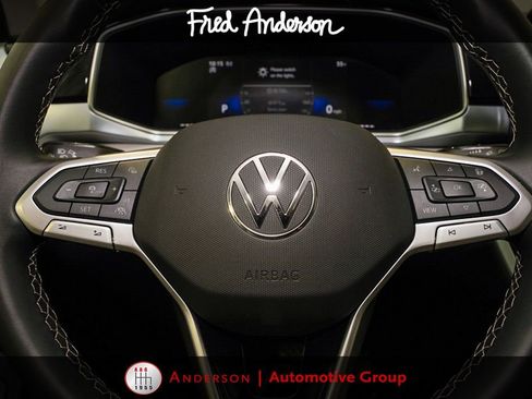 Used 2025 Volkswagen Taos SE AWD/4WD image 17