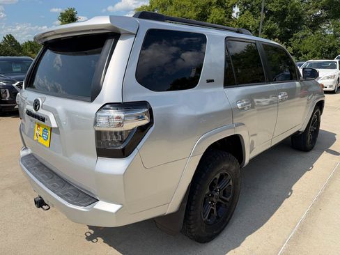 Used 2019 Toyota 4Runner SR5 RWD image 5