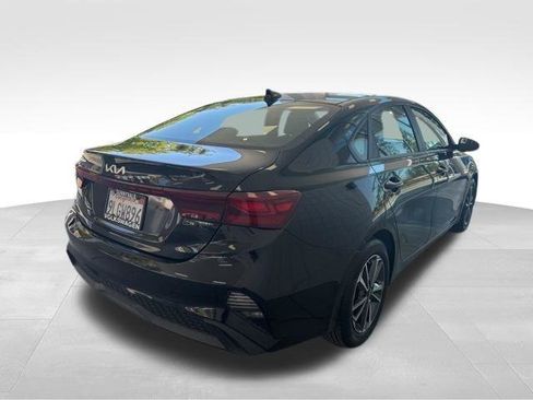 Used 2022 Kia Forte LXS image 4