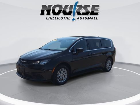 Used 2023 Chrysler Voyager LX FWD image 4