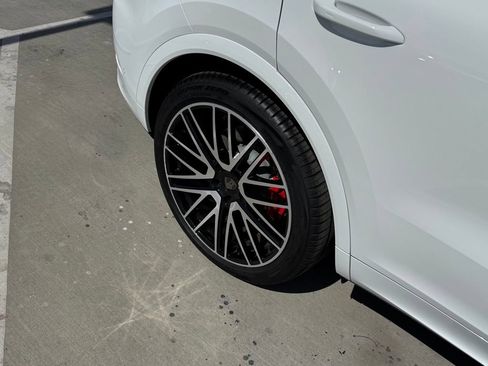 Used 2025 Porsche Cayenne Turbo w/ Premium Package Plus AWD/4WD image 24