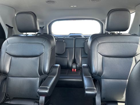 Used 2024 Ford Explorer Limited AWD/4WD image 13