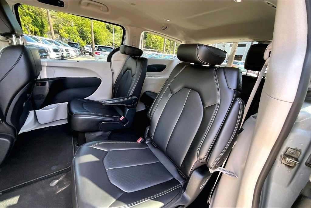 Used 2024 Chrysler Pacifica Touring-L FWD image 15