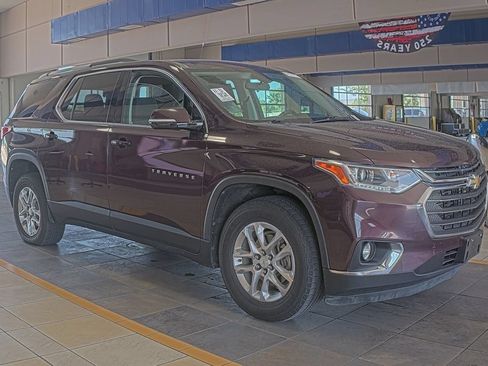 Used 2018 Chevrolet Traverse LT FWD image 3