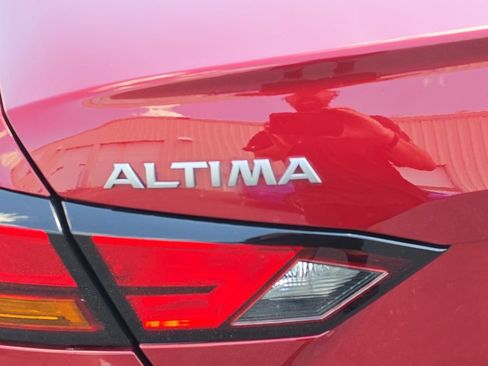 Used 2025 Nissan Altima 2.5 SR AWD/4WD image 7