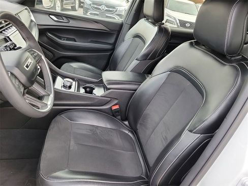 Used 2024 Jeep Grand Cherokee L Laredo image 16