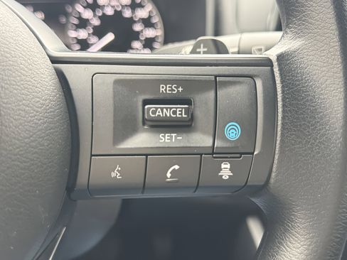 Used 2024 Nissan Rogue SV image 11