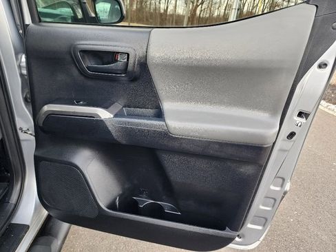 Used 2018 Toyota Tacoma SR5 image 16