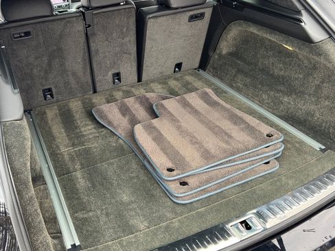 Used 2022 Bentley Bentayga image 23