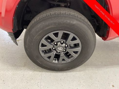 Certified 2023 Toyota Tacoma SR5 AWD/4WD image 10