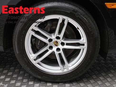 Used 2022 Porsche Macan AWD/4WD image 33