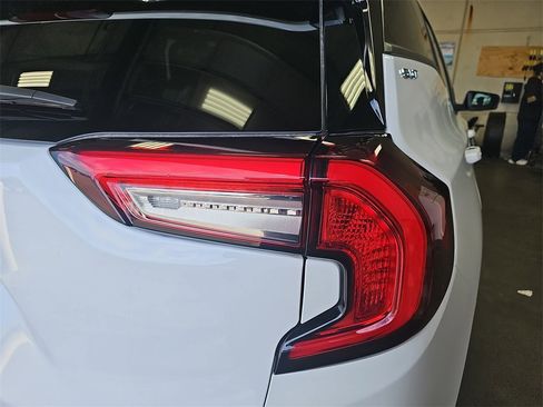 Used 2024 GMC Terrain SLT image 32