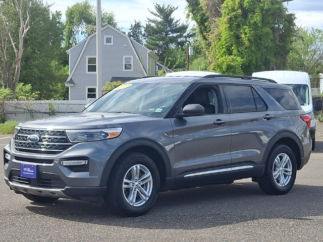 Certified 2023 Ford Explorer XLT w/ Equipment Group 202A AWD/4WD image 3