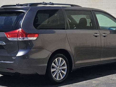 Used 2014 Toyota Sienna Limited w/ Limited Premium Package AWD/4WD image 5