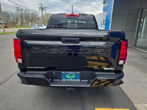 Used 2023 Chevrolet Colorado W/T AWD/4WD image 9