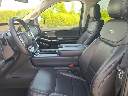 Used 2025 Ford Expedition Platinum AWD/4WD image 13