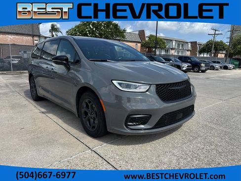 Used 2023 Chrysler Pacifica Limited w/ S Appearance Package FWD image 1