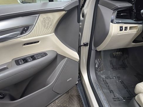 Used 2017 Cadillac XT5 Luxury w/ Driver Awareness Package image 29