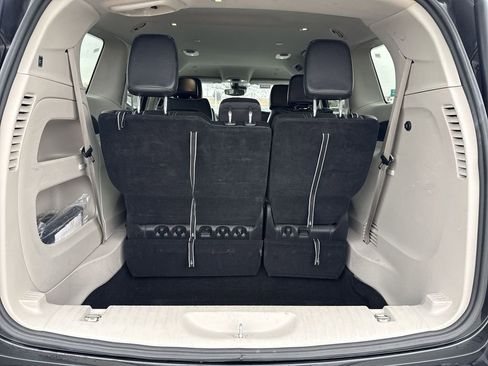 Used 2023 Chrysler Pacifica Touring-L image 20