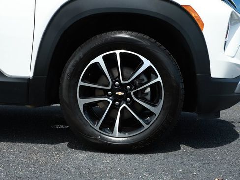 Used 2025 Chevrolet TrailBlazer LT AWD/4WD image 5