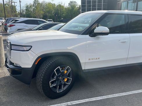 Used 2022 Rivian R1T Launch Edition image 7