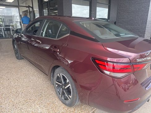 Used 2024 Nissan Sentra SV image 3