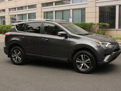 Used 2017 Toyota RAV4 XLE w/ All Weather Liner Package AWD/4WD image 2