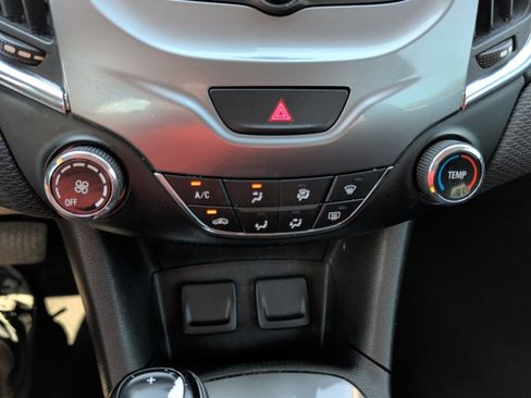 Used 2018 Chevrolet Cruze LT FWD image 18