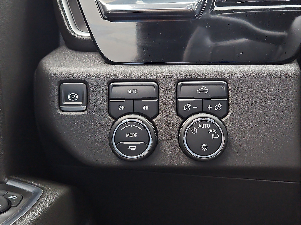 Used 2024 Chevrolet Silverado 1500 LT w/ Leather Package AWD/4WD image 15
