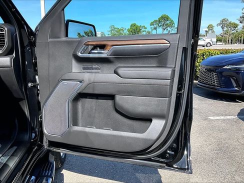 Used 2024 Chevrolet Silverado 1500 High Country w/ High Country Premium Package AWD/4WD image 27