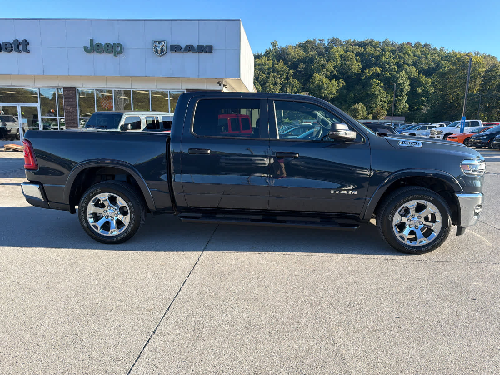 Used 2025 RAM 1500 Big Horn AWD/4WD image 5