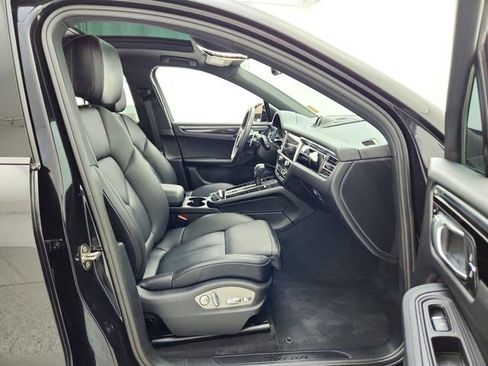 Used 2022 Porsche Macan image 14