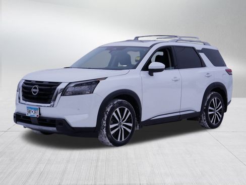 Certified 2025 Nissan Pathfinder Platinum w/ Cargo Package image 3