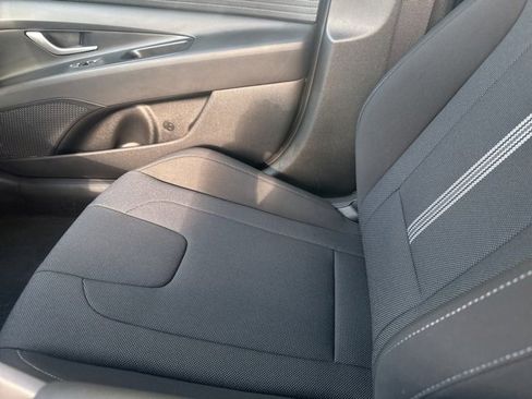 Certified 2025 Hyundai Elantra SE image 41