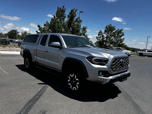 Used 2020 Toyota Tacoma TRD Off-Road w/ TRD Premium Off Road Package AWD/4WD image 7