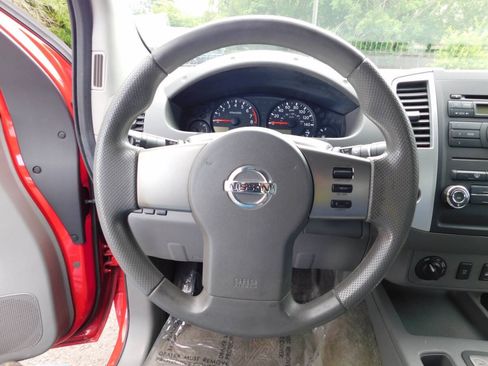Used 2011 Nissan Frontier SV AWD/4WD image 8