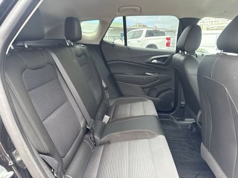 Used 2024 Chevrolet Trax LT w/ LPO, Blackout Package FWD image 10